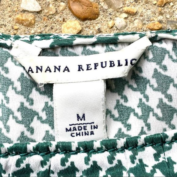 Banana Republic 100% Silk Green Cream Houndstooth Summer Blouse Size M - Picture 2 of 7